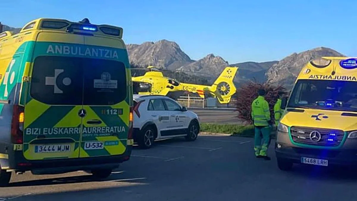 Evacuación de la agredida El Correo