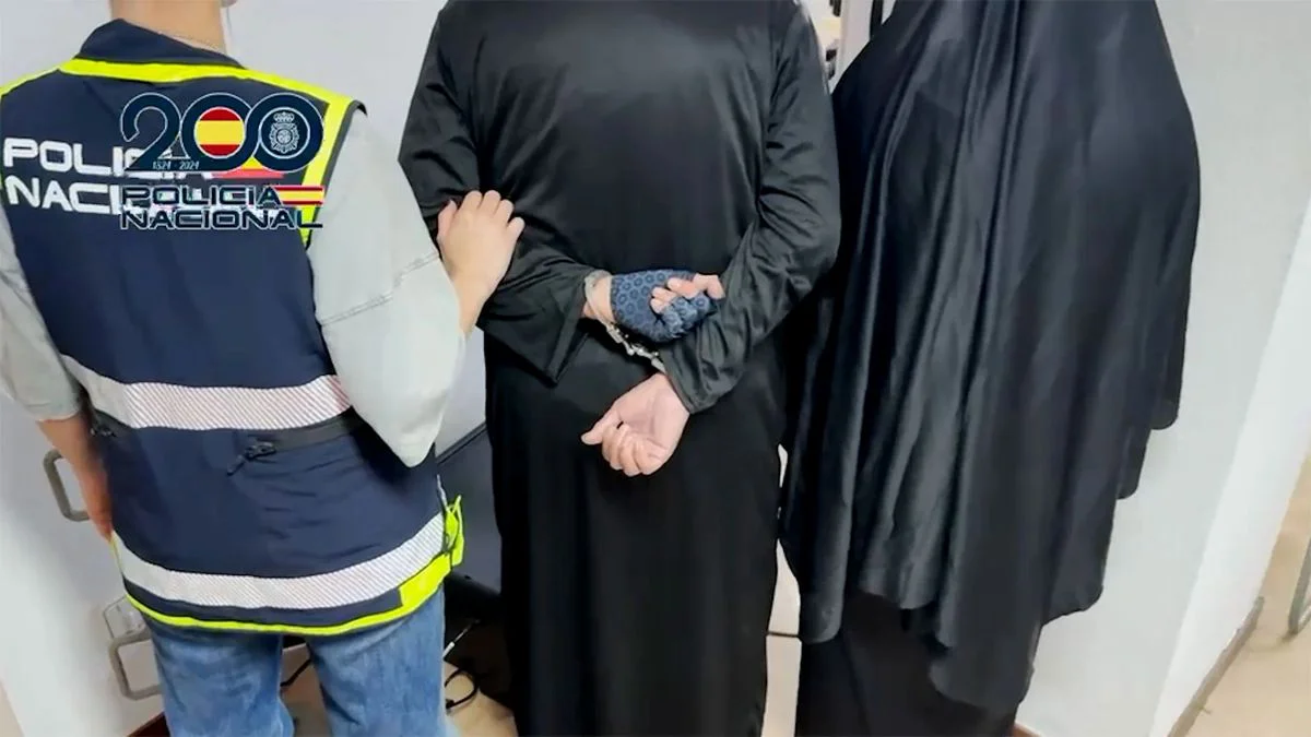 Detención del cura y la monta Policía