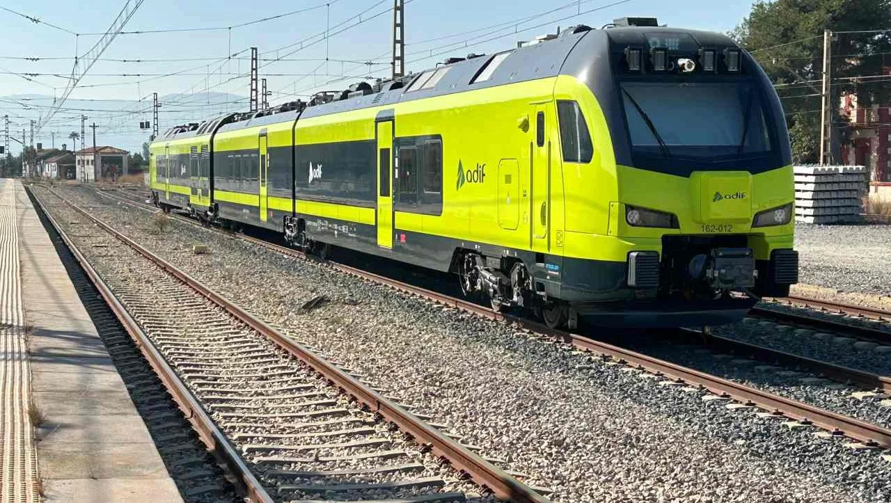 Inversion en material rodante Adif