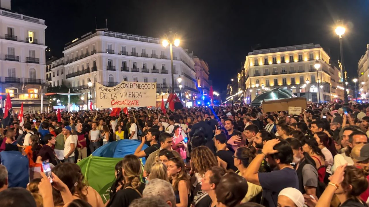 Acampada-en-la-Puerta-del-Sol