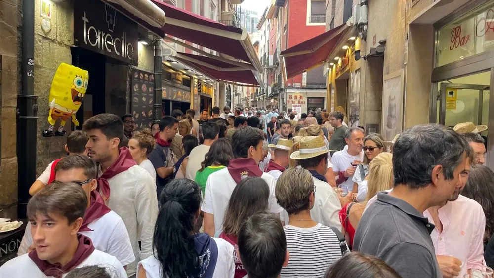 Calle_Laurel_ambiente_gente_pinchos_tapeo-logrono