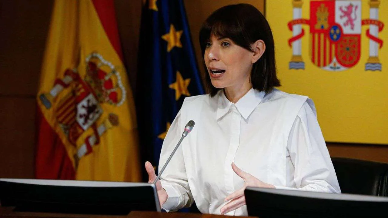 Ministra-Morant-frente-al-Consejo-RTVE (1)