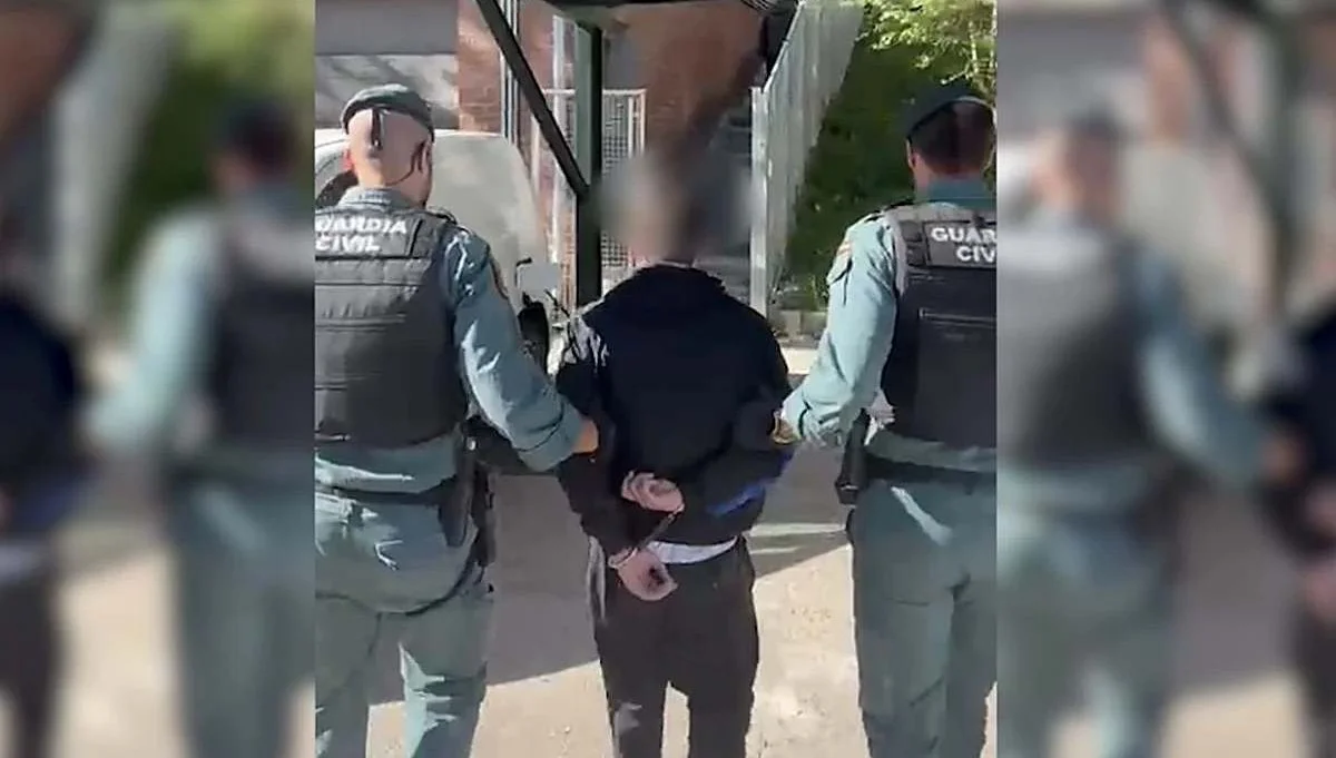 Traslado de uno de los detenidos ABC
