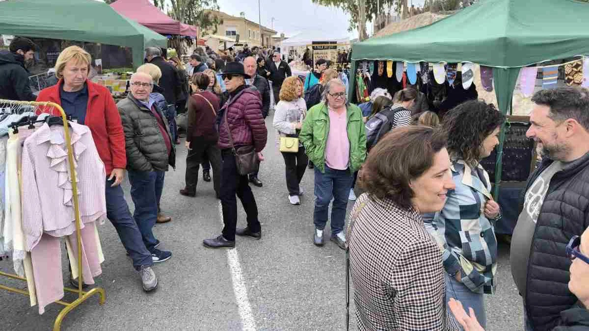 Mercadillo de artesanía en la zona Oeste de Cartagena