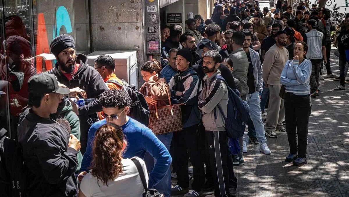 Inmigrantes a por papeles El Periódico