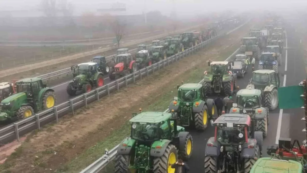 dos-tractoradas-en-dos-carreteras-1536x864