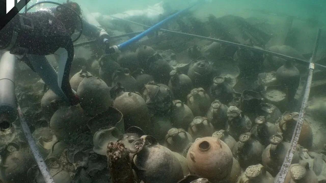 Ánforas de la embarcación El Mundo